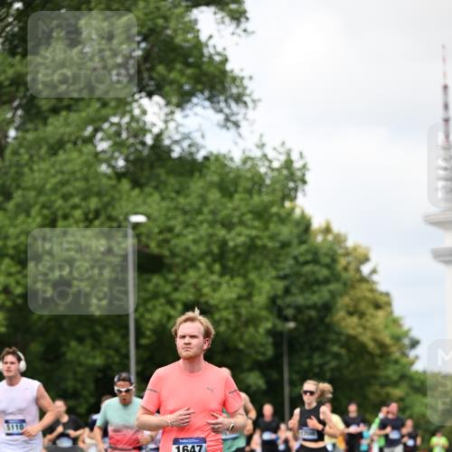 29.06.2025 - hella hamburg halbmarathon Dr. Thomas Lammeyer http://msf.ph/oto/8283210 29.06.2025 10:36:57 Kennedybrücke 1237, 1647, 1732, 2059, 2268, 2384, 2959, 3221, 3391, 3653, 3660, 3670, 3708, 3753, 4096, 4555, 5110, 5156, 5581, 6861, 7135, 7387, 7531, 7749, 7750, 7789, 8170, 8839, 8840, 8914, 9010, 9034, 9188, 9471, 9542, 9765, 9812, 10002, 10203, 10470, 10624, 10770, 11076 meine-sportfotos.de