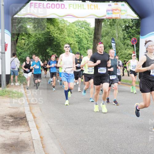 29.06.2025 - hella hamburg halbmarathon MichiJ http://msf.ph/oto/8283214 29.06.2025 10:32:24 Zwischen KM18-KM19 1415, 1697, 3004, 3021, 3907, 4310, 4981, 4999, 5476, 7005, 7093, 7191, 8063, 8722, 9374, 9931, 10193, 10246, 11648, 11848, 12711, 12966, 13807, 15535, 16549, 17376, 18691, 18765, 19206 meine-sportfotos.de