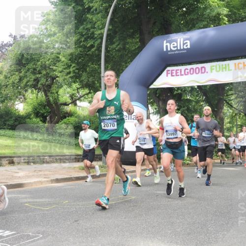 29.06.2025 - hella hamburg halbmarathon KatJ http://msf.ph/oto/8283219 29.06.2025 10:40:59 Zwischen KM18-KM19 1030, 1502, 1727, 2070, 2884, 2910, 3103, 3310, 4189, 4299, 4938, 6942, 6994, 7147, 7864 meine-sportfotos.de
