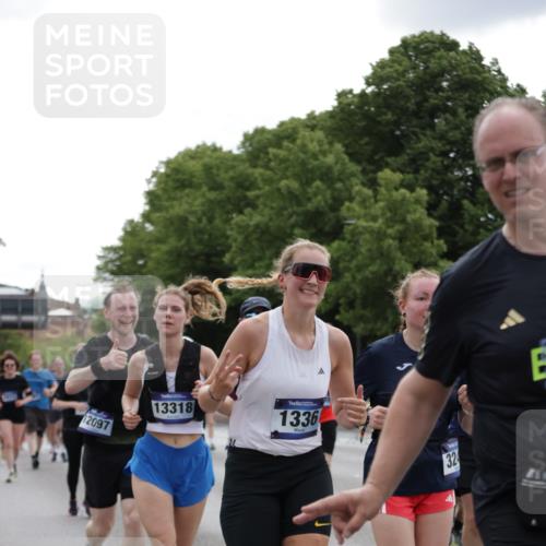 29.06.2025 - hella hamburg halbmarathon Jannik Wohlers http://msf.ph/oto/8283220 29.06.2025 10:35:22 Lombardsbrücke 1108, 1336, 1730, 2352, 2425, 2787, 2811, 2827, 3243, 3598, 3990, 4413, 4902, 5147, 6021, 6845, 6867, 7304, 7382, 8333, 9342, 9432, 9744, 9803, 9806, 9819, 10047, 10119, 10567, 10652, 12026, 12097, 12408, 12430, 12851, 12869, 13240, 13318, 13505, 13899, 14402, 14684, 15032, 15281, 16487, 17289, 17817, 17868, 17996, 17998, 18036, 18292, 18524, 18541, 18570, 18688 meine-sportfotos.de