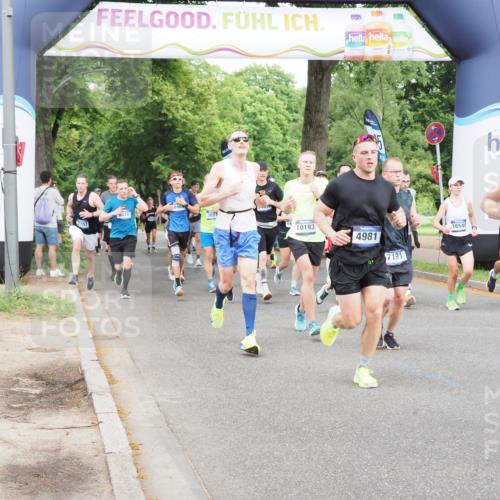 29.06.2025 - hella hamburg halbmarathon MichiJ http://msf.ph/oto/8283238 29.06.2025 10:32:24 Zwischen KM18-KM19 1415, 1697, 3004, 3021, 3907, 4310, 4981, 4999, 5476, 7005, 7093, 7191, 8063, 8722, 9374, 9931, 10193, 10246, 11648, 11848, 12711, 12966, 13807, 15535, 16549, 17376, 18691, 18765, 19206 meine-sportfotos.de