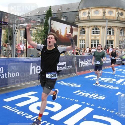 29.06.2025 - hella hamburg halbmarathon Michael Strokosch http://msf.ph/oto/8283243 29.06.2025 10:54:52 Ziel 1506, 2029, 2561, 4231, 6587, 9227, 10044, 12186, 13147, 14660, 17261 meine-sportfotos.de
