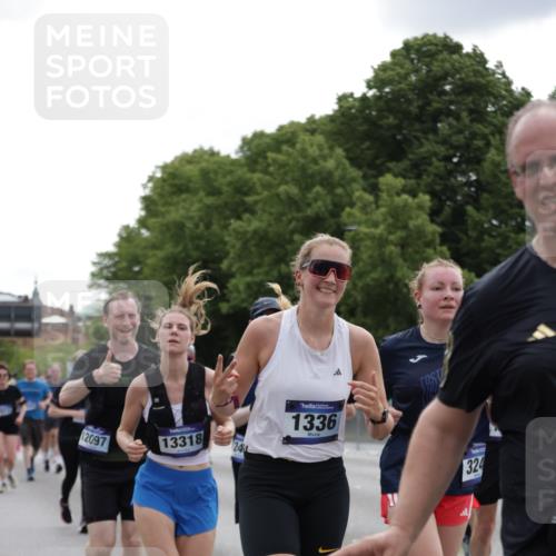 29.06.2025 - hella hamburg halbmarathon Jannik Wohlers http://msf.ph/oto/8283255 29.06.2025 10:35:22 Lombardsbrücke 1108, 1336, 1730, 2352, 2425, 2787, 2811, 2827, 3243, 3598, 3990, 4413, 4902, 5147, 6021, 6845, 6867, 7304, 7382, 8333, 9342, 9432, 9744, 9803, 9806, 9819, 10047, 10119, 10567, 10652, 12026, 12097, 12408, 12430, 12851, 12869, 13240, 13318, 13505, 13899, 14402, 14684, 15032, 15281, 16487, 17289, 17817, 17868, 17996, 17998, 18036, 18292, 18524, 18541, 18570, 18688 meine-sportfotos.de