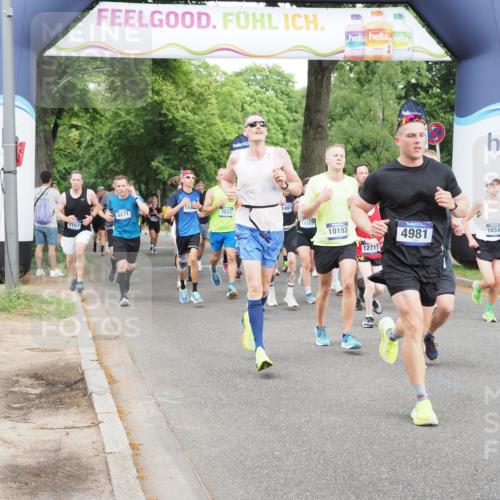 29.06.2025 - hella hamburg halbmarathon MichiJ http://msf.ph/oto/8283256 29.06.2025 10:32:24 Zwischen KM18-KM19 1415, 1697, 3004, 3021, 3907, 4310, 4981, 4999, 5476, 7005, 7093, 7191, 8063, 8722, 9374, 9931, 10193, 10246, 11648, 11848, 12711, 12966, 13807, 15535, 16549, 17376, 18691, 18765, 19206 meine-sportfotos.de