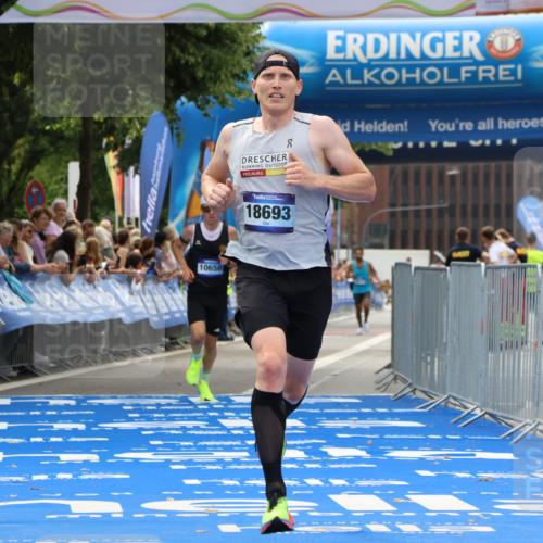29.06.2025 - hella hamburg halbmarathon Strokosch-Dieckow http://msf.ph/oto/8283276 29.06.2025 10:22:08 Ziel 10650, 16068, 17886, 18693 meine-sportfotos.de