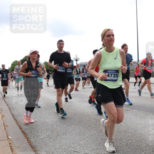 29.06.2025 - hella hamburg halbmarathon Lena Gebhardt http://msf.ph/oto/8283279 29.06.2025 10:35:26 Lombardsbrücke 15601, 9061, 15704, 6029, 18064, 3, 4735, 26, 6471, 1284, 1497, 1717, 1730, 1786, 1821, 1849, 2001, 2198, 2376, 2425, 2751, 2787, 3243, 3409, 3828, 3958, 4333, 4564, 4703, 4704, 4902, 4965, 5027, 5147, 5240, 5531, 5793, 6029, 6189, 6365, 6381, 6397, 6471, 6746, 6803, 6859, 6867, 7267, 7382, 7927, 8249, 8296, 8567, 9342, 9470, 9803, 9806, 10358, 10393, 10531, 10565, 10652, 11233, 11320, 11359, 11565, 11838, 11839, 11886, 12026, 12062, 12326 meine-sportfotos.de