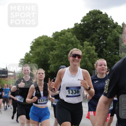 29.06.2025 - hella hamburg halbmarathon Jannik Wohlers http://msf.ph/oto/8283326 29.06.2025 10:35:23 Lombardsbrücke 1108, 1336, 1730, 2352, 2425, 2787, 2811, 2827, 3243, 3598, 3990, 4413, 4902, 5147, 6021, 6845, 6867, 7304, 7382, 8333, 9342, 9432, 9744, 9803, 9806, 9819, 10047, 10119, 10567, 10652, 11979, 12026, 12097, 12408, 12430, 12869, 13240, 13318, 13505, 13899, 14402, 14684, 15032, 15281, 15827, 15830, 16487, 17289, 17817, 17868, 17996, 18524, 18541, 18570, 18688 meine-sportfotos.de