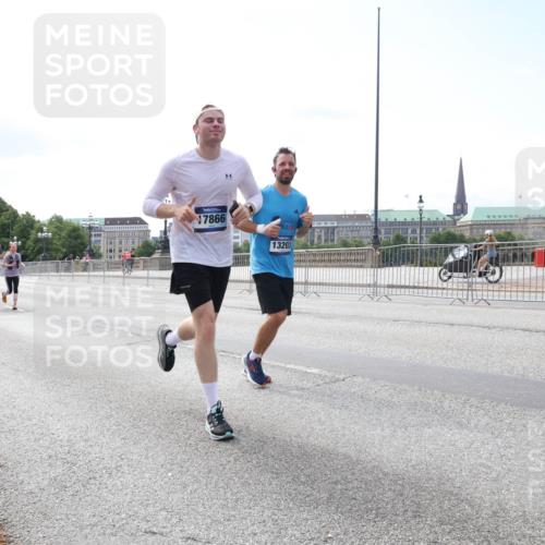 29.06.2025 - hella hamburg halbmarathon Lena Gebhardt http://msf.ph/oto/8283338 29.06.2025 10:11:40 Lombardsbrücke 1328, 1531, 1723, 1866, 1992, 3363, 3837, 4227, 5254, 5379, 5605, 7571, 8115, 8171, 8206, 8207, 8368, 8807, 8810, 9119, 9191, 9428, 10042, 10196, 10372, 10409, 10428, 11149, 11321, 11507, 11755, 11917, 12286, 12473, 13177, 13203, 13542, 13603, 13939, 13958, 14008, 14149, 14384, 15252, 15797, 15908, 15945, 16383, 17080, 17638, 17774, 17787, 17866, 18261, 18278, 18382, 18395, 19172, 19241 meine-sportfotos.de
