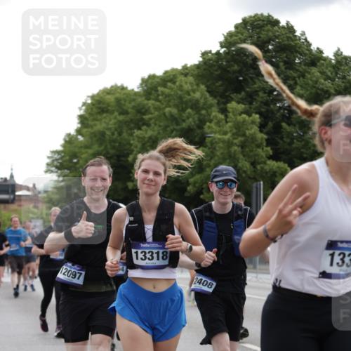 29.06.2025 - hella hamburg halbmarathon Jannik Wohlers http://msf.ph/oto/8283364 29.06.2025 10:35:23 Lombardsbrücke 1108, 1336, 1730, 2352, 2425, 2787, 2811, 2827, 3243, 3598, 3990, 4413, 4902, 5147, 6021, 6845, 6867, 7304, 7382, 8333, 9342, 9432, 9744, 9803, 9806, 9819, 10047, 10119, 10567, 10652, 11979, 12026, 12097, 12408, 12430, 12869, 13240, 13318, 13505, 13899, 14402, 14684, 15032, 15281, 15827, 15830, 16487, 17289, 17817, 17868, 17996, 18524, 18541, 18570, 18688 meine-sportfotos.de