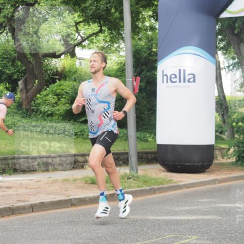 29.06.2025 - hella hamburg halbmarathon KatJ http://msf.ph/oto/8283422 29.06.2025 10:11:13 Zwischen KM18-KM19  meine-sportfotos.de