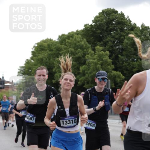 29.06.2025 - hella hamburg halbmarathon Jannik Wohlers http://msf.ph/oto/8283440 29.06.2025 10:35:23 Lombardsbrücke 1108, 1336, 1730, 2352, 2425, 2787, 2811, 2827, 3243, 3598, 3990, 4413, 4902, 5147, 6021, 6845, 6867, 7304, 7382, 8333, 9342, 9432, 9744, 9803, 9806, 9819, 10047, 10119, 10567, 10652, 11979, 12026, 12097, 12408, 12430, 12869, 13240, 13318, 13505, 13899, 14402, 14684, 15032, 15281, 15827, 15830, 16487, 17289, 17817, 17868, 17996, 18524, 18541, 18570, 18688 meine-sportfotos.de