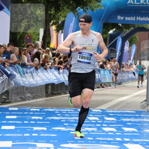 29.06.2025 - hella hamburg halbmarathon Strokosch-Dieckow http://msf.ph/oto/8283472 29.06.2025 10:22:07 Ziel 10650, 16068, 17886, 18693 meine-sportfotos.de