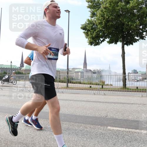 29.06.2025 - hella hamburg halbmarathon Lena Gebhardt http://msf.ph/oto/8283473 29.06.2025 10:11:41 Lombardsbrücke 1328, 1531, 1723, 1866, 1992, 3363, 3837, 4227, 5379, 5605, 7571, 8115, 8171, 8206, 8207, 8368, 8807, 8810, 9119, 9191, 9428, 10042, 10372, 10409, 10428, 11149, 11321, 11507, 11537, 11755, 11917, 12286, 12473, 13177, 13203, 13542, 13603, 13939, 13958, 14008, 14149, 14384, 15252, 15797, 15908, 15945, 16383, 17080, 17638, 17774, 17787, 17866, 18261, 18278, 18382, 18395, 19172, 19241 meine-sportfotos.de