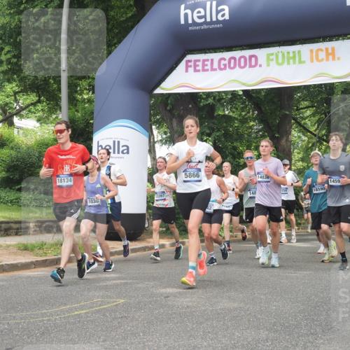 29.06.2025 - hella hamburg halbmarathon KatJ http://msf.ph/oto/8283476 29.06.2025 10:41:02 Zwischen KM18-KM19 1030, 1482, 1727, 1870, 2070, 2346, 2884, 2910, 3103, 3310, 5866, 6942, 6994, 7147, 7864, 8487 meine-sportfotos.de