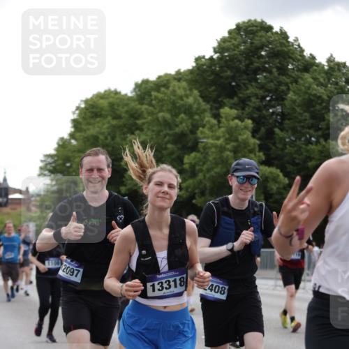 29.06.2025 - hella hamburg halbmarathon Jannik Wohlers http://msf.ph/oto/8283478 29.06.2025 10:35:23 Lombardsbrücke 1108, 1336, 1730, 2352, 2425, 2787, 2811, 2827, 3243, 3598, 3990, 4413, 4902, 5147, 6021, 6845, 6867, 7304, 7382, 8333, 9342, 9432, 9744, 9803, 9806, 9819, 10047, 10119, 10567, 10652, 11979, 12026, 12097, 12408, 12430, 12869, 13240, 13318, 13505, 13899, 14402, 14684, 15032, 15281, 15827, 15830, 16487, 17289, 17817, 17868, 17996, 18524, 18541, 18570, 18688 meine-sportfotos.de