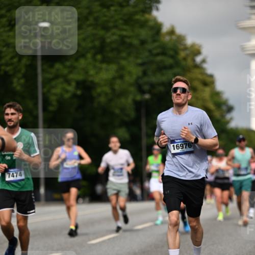 29.06.2025 - hella hamburg halbmarathon Dr. Thomas Lammeyer http://msf.ph/oto/8283533 29.06.2025 10:15:53 Kennedybrücke 1062, 1790, 2661, 3746, 3837, 4499, 6966, 7370, 7474, 8368, 9119, 9253, 9254, 9405, 10042 meine-sportfotos.de
