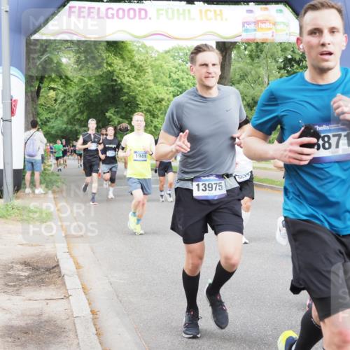 29.06.2025 - hella hamburg halbmarathon MichiJ http://msf.ph/oto/8283543 29.06.2025 10:32:28 Zwischen KM18-KM19 1220, 1941, 2365, 2402, 2707, 3004, 3021, 4981, 4999, 5231, 5476, 5624, 6991, 7005, 7191, 7322, 8871, 9374, 9444, 9633, 9931, 10193, 10246, 12657, 12711, 13975, 15280, 15535, 16549, 17376, 17406, 17729, 17977, 18107, 18437, 18464, 18691, 18765, 19206, 19210 meine-sportfotos.de