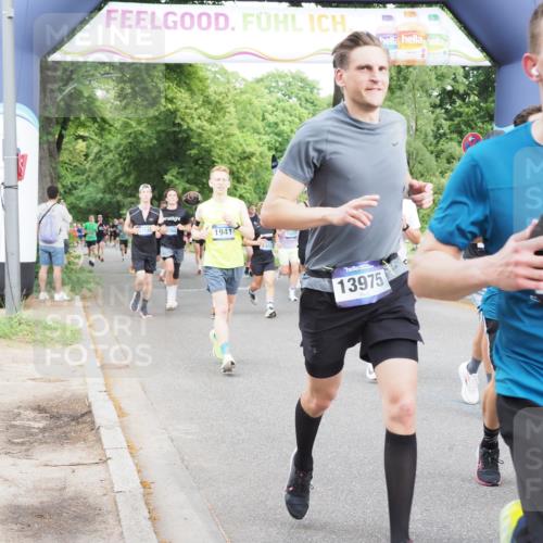 29.06.2025 - hella hamburg halbmarathon MichiJ http://msf.ph/oto/8283550 29.06.2025 10:32:28 Zwischen KM18-KM19 1220, 1941, 2365, 2402, 2707, 3004, 3021, 4981, 4999, 5231, 5476, 5624, 6991, 7005, 7191, 7322, 8871, 9374, 9444, 9633, 9931, 10193, 10246, 12657, 12711, 13975, 15280, 15535, 16549, 17376, 17406, 17729, 17977, 18107, 18437, 18464, 18691, 18765, 19206, 19210 meine-sportfotos.de