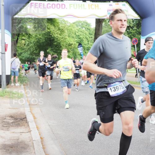 29.06.2025 - hella hamburg halbmarathon MichiJ http://msf.ph/oto/8283580 29.06.2025 10:32:28 Zwischen KM18-KM19 1220, 1941, 2365, 2402, 2707, 3004, 3021, 4981, 4999, 5231, 5476, 5624, 6991, 7005, 7191, 7322, 8871, 9374, 9444, 9633, 9931, 10193, 10246, 12657, 12711, 13975, 15280, 15535, 16549, 17376, 17406, 17729, 17977, 18107, 18437, 18464, 18691, 18765, 19206, 19210 meine-sportfotos.de