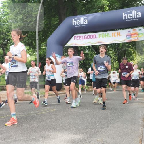 29.06.2025 - hella hamburg halbmarathon KatJ http://msf.ph/oto/8283582 29.06.2025 10:41:03 Zwischen KM18-KM19 1030, 1482, 1727, 1870, 2070, 2346, 2910, 3310, 5259, 5866, 6942, 7864, 8487 meine-sportfotos.de