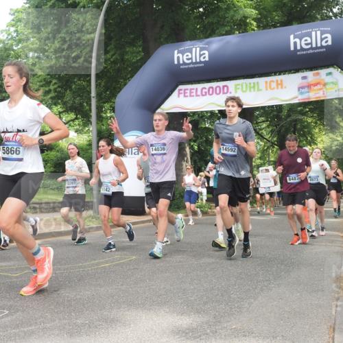 29.06.2025 - hella hamburg halbmarathon KatJ http://msf.ph/oto/8283600 29.06.2025 10:41:03 Zwischen KM18-KM19 1030, 1482, 1727, 1870, 2070, 2346, 2910, 3310, 5259, 5866, 6942, 7864, 8487 meine-sportfotos.de
