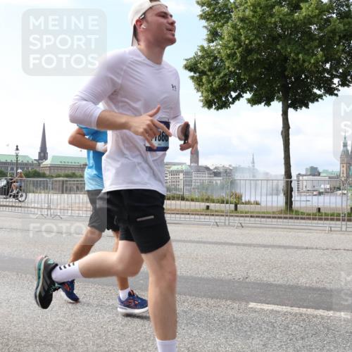 29.06.2025 - hella hamburg halbmarathon Lena Gebhardt http://msf.ph/oto/8283604 29.06.2025 10:11:41 Lombardsbrücke 1328, 1531, 1723, 1866, 1992, 3363, 3837, 4227, 5379, 5605, 7571, 8115, 8171, 8206, 8207, 8368, 8807, 8810, 9119, 9191, 9428, 10042, 10372, 10409, 10428, 11149, 11321, 11507, 11537, 11755, 11917, 12286, 12473, 13177, 13203, 13542, 13603, 13939, 13958, 14008, 14149, 14384, 15252, 15797, 15908, 15945, 16383, 17080, 17638, 17774, 17787, 17866, 18261, 18278, 18382, 18395, 19172, 19241 meine-sportfotos.de