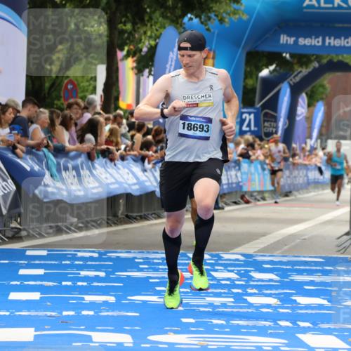 29.06.2025 - hella hamburg halbmarathon Strokosch-Dieckow http://msf.ph/oto/8283606 29.06.2025 10:22:07 Ziel 10650, 16068, 17886, 18693 meine-sportfotos.de