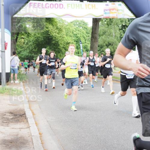 29.06.2025 - hella hamburg halbmarathon MichiJ http://msf.ph/oto/8283625 29.06.2025 10:32:28 Zwischen KM18-KM19 1220, 1941, 2365, 2402, 2707, 3004, 3021, 4981, 4999, 5231, 5476, 5624, 6991, 7005, 7191, 7322, 8871, 9374, 9444, 9633, 9931, 10193, 10246, 12657, 12711, 13975, 15280, 15535, 16549, 17376, 17406, 17729, 17977, 18107, 18437, 18464, 18691, 18765, 19206, 19210 meine-sportfotos.de