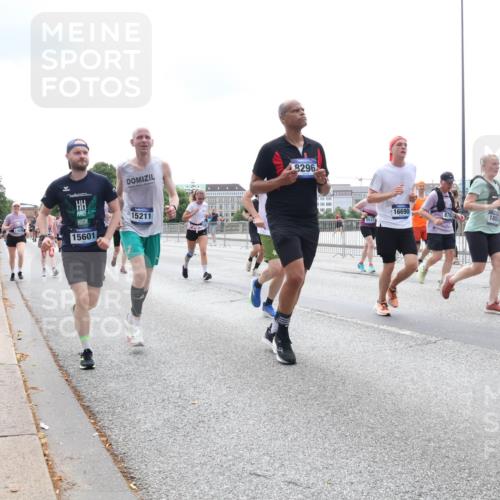 29.06.2025 - hella hamburg halbmarathon Lena Gebhardt http://msf.ph/oto/8283635 29.06.2025 10:35:28 Lombardsbrücke 15601, 15211, 8296, 5531, 16690, 1805, 579, 1284, 1336, 1497, 1717, 1730, 1786, 1821, 1849, 2001, 2198, 2376, 2425, 2751, 2787, 3243, 3409, 3828, 3958, 4333, 4564, 4703, 4704, 4902, 4965, 5027, 5147, 5240, 5531, 5793, 6029, 6189, 6365, 6381, 6471, 6746, 6803, 6859, 6867, 7267, 7382, 7927, 8249, 8296, 8567, 9342, 9470, 9803, 9806, 9819, 10358, 10393, 10531, 10565, 10652, 11233, 11320, 11359, 11565, 11838, 11839, 11886, 12026, 12062, 12326 meine-sportfotos.de