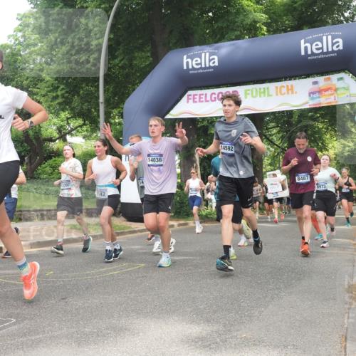 29.06.2025 - hella hamburg halbmarathon KatJ http://msf.ph/oto/8283641 29.06.2025 10:41:03 Zwischen KM18-KM19 1030, 1482, 1727, 1870, 2070, 2346, 2910, 3310, 5259, 5866, 6942, 7864, 8487 meine-sportfotos.de