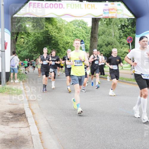 29.06.2025 - hella hamburg halbmarathon MichiJ http://msf.ph/oto/8283659 29.06.2025 10:32:28 Zwischen KM18-KM19 1220, 1941, 2365, 2402, 2707, 3004, 3021, 4981, 4999, 5231, 5476, 5624, 6991, 7005, 7191, 7322, 8871, 9374, 9444, 9633, 9931, 10193, 10246, 12657, 12711, 13975, 15280, 15535, 16549, 17376, 17406, 17729, 17977, 18107, 18437, 18464, 18691, 18765, 19206, 19210 meine-sportfotos.de