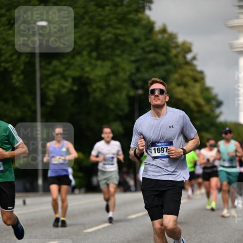 29.06.2025 - hella hamburg halbmarathon Dr. Thomas Lammeyer http://msf.ph/oto/8283662 29.06.2025 10:15:53 Kennedybrücke 1062, 1790, 2661, 3746, 3837, 4499, 6966, 7370, 7474, 8368, 9119, 9253, 9254, 9405, 10042 meine-sportfotos.de