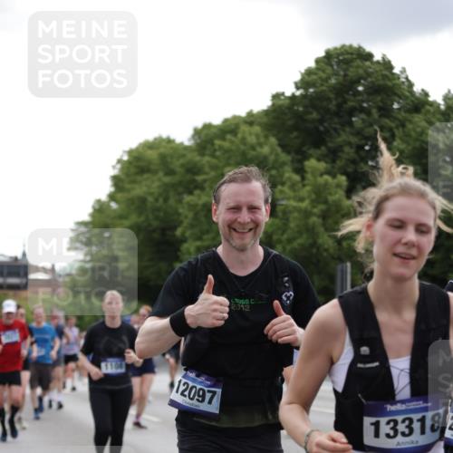 29.06.2025 - hella hamburg halbmarathon Jannik Wohlers http://msf.ph/oto/8283684 29.06.2025 10:35:24 Lombardsbrücke 1108, 1336, 1730, 2352, 2425, 2811, 2827, 3243, 3598, 3990, 4413, 4798, 4902, 5147, 6021, 6845, 6867, 7304, 7382, 8333, 8947, 9432, 9744, 9803, 9806, 9819, 10047, 10119, 10567, 10652, 11198, 11979, 12026, 12097, 12408, 12430, 12869, 13240, 13318, 13505, 13899, 14402, 14684, 15032, 15281, 15827, 15830, 16487, 17289, 17817, 17868, 17996, 18524, 18541, 18570, 18688 meine-sportfotos.de
