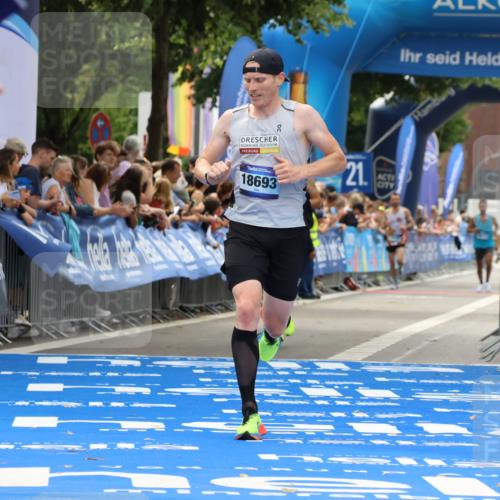 29.06.2025 - hella hamburg halbmarathon Strokosch-Dieckow http://msf.ph/oto/8283719 29.06.2025 10:22:06 Ziel 10650, 16068, 17886, 18693 meine-sportfotos.de