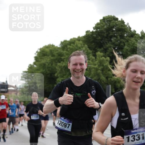 29.06.2025 - hella hamburg halbmarathon Jannik Wohlers http://msf.ph/oto/8283722 29.06.2025 10:35:24 Lombardsbrücke 1108, 1336, 1730, 2352, 2425, 2811, 2827, 3243, 3598, 3990, 4413, 4798, 4902, 5147, 6021, 6845, 6867, 7304, 7382, 8333, 8947, 9432, 9744, 9803, 9806, 9819, 10047, 10119, 10567, 10652, 11198, 11979, 12026, 12097, 12408, 12430, 12869, 13240, 13318, 13505, 13899, 14402, 14684, 15032, 15281, 15827, 15830, 16487, 17289, 17817, 17868, 17996, 18524, 18541, 18570, 18688 meine-sportfotos.de