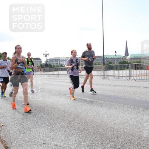 29.06.2025 - hella hamburg halbmarathon Lena Gebhardt http://msf.ph/oto/8283741 29.06.2025 10:11:43 Lombardsbrücke 1328, 1531, 1723, 1866, 1992, 3363, 3837, 4227, 5379, 5605, 7571, 8115, 8171, 8206, 8207, 8368, 8807, 8810, 9119, 9191, 9428, 10042, 10372, 10409, 10428, 11149, 11321, 11507, 11537, 11755, 11917, 12286, 12473, 13177, 13203, 13542, 13603, 13939, 13958, 14008, 14149, 14384, 15797, 15908, 15945, 16383, 17080, 17638, 17774, 17787, 17866, 18261, 18278, 18382, 18395, 19172 meine-sportfotos.de