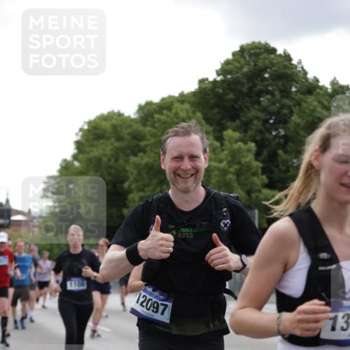 29.06.2025 - hella hamburg halbmarathon Jannik Wohlers http://msf.ph/oto/8283753 29.06.2025 10:35:24 Lombardsbrücke 1108, 1336, 1730, 2352, 2425, 2811, 2827, 3243, 3598, 3990, 4413, 4798, 4902, 5147, 6021, 6845, 6867, 7304, 7382, 8333, 8947, 9432, 9744, 9803, 9806, 9819, 10047, 10119, 10567, 10652, 11198, 11979, 12026, 12097, 12408, 12430, 12869, 13240, 13318, 13505, 13899, 14402, 14684, 15032, 15281, 15827, 15830, 16487, 17289, 17817, 17868, 17996, 18524, 18541, 18570, 18688 meine-sportfotos.de