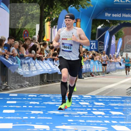 29.06.2025 - hella hamburg halbmarathon Strokosch-Dieckow http://msf.ph/oto/8283771 29.06.2025 10:22:06 Ziel 10650, 16068, 17886, 18693 meine-sportfotos.de