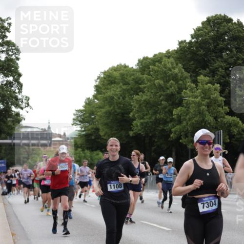 29.06.2025 - hella hamburg halbmarathon Jannik Wohlers http://msf.ph/oto/8283781 29.06.2025 10:35:25 Lombardsbrücke 1036, 1108, 1336, 1730, 2352, 2425, 2811, 2827, 3243, 3598, 3990, 4413, 4798, 4902, 5147, 6021, 6845, 7304, 7382, 8333, 8947, 9432, 9744, 9803, 9806, 9819, 10047, 10119, 10567, 10652, 11187, 11198, 11979, 12026, 12097, 12408, 12430, 12869, 13318, 13492, 13505, 13899, 14402, 14684, 15281, 15827, 15830, 16487, 17289, 17817, 17996, 18524, 18541, 18570, 18688 meine-sportfotos.de