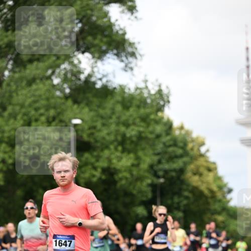 29.06.2025 - hella hamburg halbmarathon Dr. Thomas Lammeyer http://msf.ph/oto/8283790 29.06.2025 10:36:58 Kennedybrücke 1237, 1647, 1732, 2059, 2384, 2959, 3221, 3391, 3653, 3660, 3670, 3708, 3753, 4030, 4096, 4555, 5110, 5156, 5581, 6861, 7135, 7531, 7749, 7750, 7789, 8170, 8839, 8840, 8914, 9010, 9034, 9471, 9542, 9765, 9768, 9812, 10002, 10203, 10470, 10624, 10770, 11076 meine-sportfotos.de
