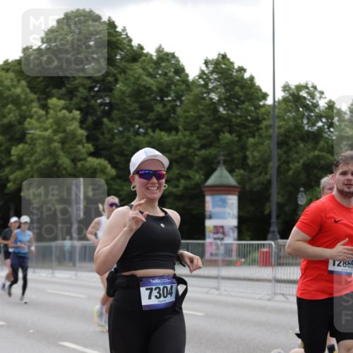 29.06.2025 - hella hamburg halbmarathon Jannik Wohlers http://msf.ph/oto/8283874 29.06.2025 10:35:25 Lombardsbrücke 1036, 1108, 1336, 1730, 2352, 2425, 2811, 2827, 3243, 3598, 3990, 4413, 4798, 4902, 5147, 6021, 6845, 7304, 7382, 8333, 8947, 9432, 9744, 9803, 9806, 9819, 10047, 10119, 10567, 10652, 11187, 11198, 11979, 12026, 12097, 12408, 12430, 12869, 13318, 13492, 13505, 13899, 14402, 14684, 15281, 15827, 15830, 16487, 17289, 17817, 17996, 18524, 18541, 18570, 18688 meine-sportfotos.de