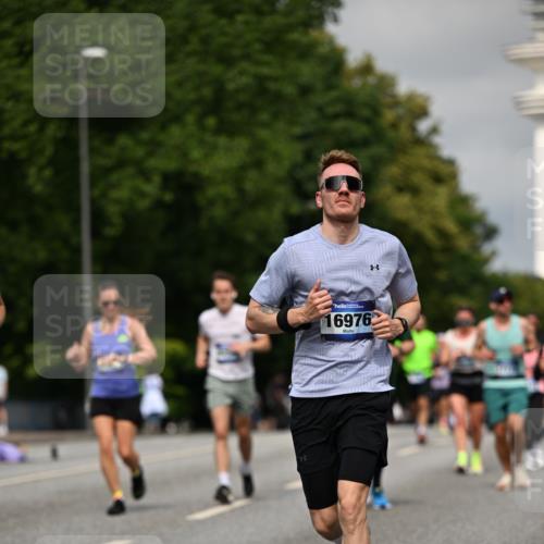29.06.2025 - hella hamburg halbmarathon Dr. Thomas Lammeyer http://msf.ph/oto/8283887 29.06.2025 10:15:54 Kennedybrücke 1062, 1790, 2661, 3746, 3837, 4499, 6966, 7370, 7474, 8368, 9119, 9253, 9254, 9405, 10042 meine-sportfotos.de