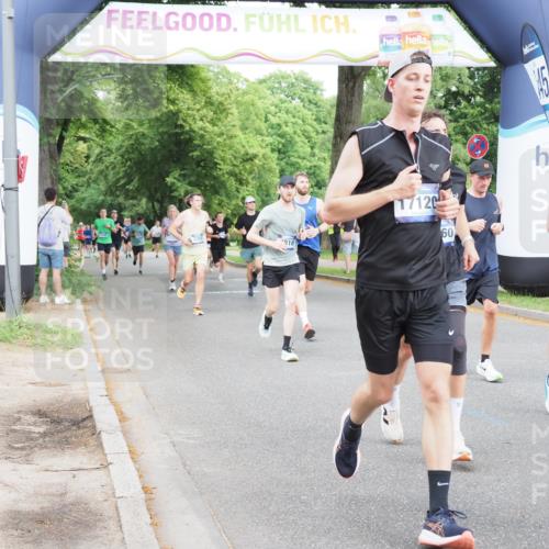 29.06.2025 - hella hamburg halbmarathon MichiJ http://msf.ph/oto/8283914 29.06.2025 10:32:31 Zwischen KM18-KM19 1220, 1468, 1782, 1941, 2365, 2402, 2707, 2816, 3021, 5231, 5476, 5624, 6991, 7191, 7322, 8871, 9444, 9633, 9931, 10193, 12657, 12711, 13975, 15280, 16549, 16720, 17097, 17120, 17376, 17406, 17729, 17977, 18107, 18437, 18464, 18560, 18691, 18765, 19206, 19207, 19210 meine-sportfotos.de