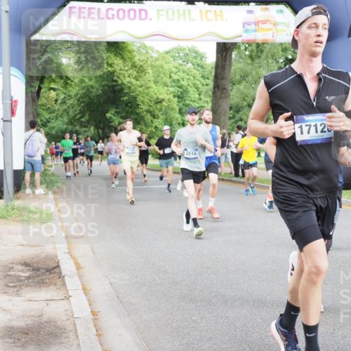29.06.2025 - hella hamburg halbmarathon MichiJ http://msf.ph/oto/8283950 29.06.2025 10:32:31 Zwischen KM18-KM19 1220, 1468, 1782, 1941, 2365, 2402, 2707, 2816, 3021, 5231, 5476, 5624, 6991, 7191, 7322, 8871, 9444, 9633, 9931, 10193, 12657, 12711, 13975, 15280, 16549, 16720, 17097, 17120, 17376, 17406, 17729, 17977, 18107, 18437, 18464, 18560, 18691, 18765, 19206, 19207, 19210 meine-sportfotos.de