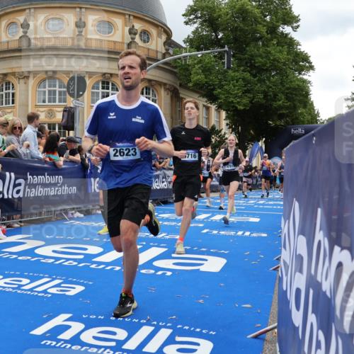 29.06.2025 - hella hamburg halbmarathon Strokosch-Dieckow http://msf.ph/oto/8283971 29.06.2025 10:47:14 Ziel 2623, 2864, 4093, 5024, 6134, 6168, 6203, 6373, 6716, 7480, 7908, 10208, 10211, 11518, 13007, 13672, 13782, 14722, 15611, 15684, 16089, 16286, 17718, 17915, 18856 meine-sportfotos.de