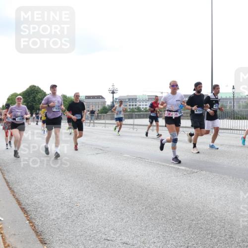 29.06.2025 - hella hamburg halbmarathon Lena Gebhardt http://msf.ph/oto/8283984 29.06.2025 10:35:30 Lombardsbrücke 12019, 11839, 11838, 4704, 19235, 5531, 1717, 1284, 1336, 1497, 1717, 1730, 1786, 1821, 1849, 2001, 2198, 2376, 2425, 2751, 2787, 3243, 3409, 3828, 3958, 4333, 4564, 4703, 4704, 4902, 4965, 5027, 5147, 5240, 5531, 5793, 6021, 6029, 6189, 6365, 6381, 6471, 6746, 6803, 6859, 6867, 7267, 7382, 7927, 8249, 8296, 8333, 8567, 9342, 9470, 9803, 9806, 9819, 10358, 10393, 10531, 10565, 10652, 11233, 11320, 11359, 11565, 11838, 11839, 11886, 12026, 12062, 12326, 12408 meine-sportfotos.de