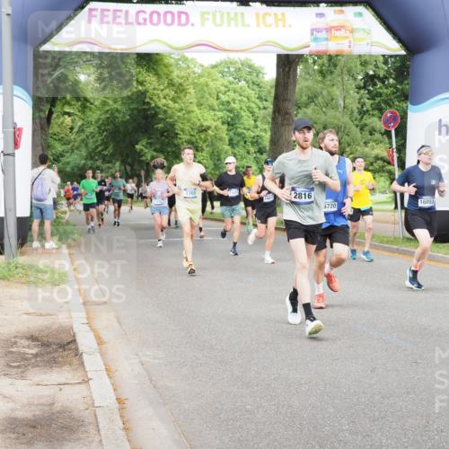 29.06.2025 - hella hamburg halbmarathon MichiJ http://msf.ph/oto/8284007 29.06.2025 10:32:32 Zwischen KM18-KM19 1220, 1468, 1782, 1941, 2365, 2402, 2707, 2816, 3021, 5231, 5476, 5624, 6991, 7322, 8871, 9444, 9633, 12657, 13975, 15280, 16617, 16720, 16893, 17097, 17120, 17406, 17729, 17977, 18107, 18437, 18464, 18560, 18691, 19207, 19210 meine-sportfotos.de
