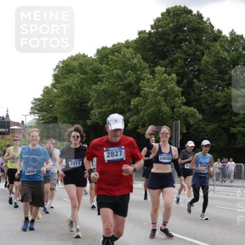 29.06.2025 - hella hamburg halbmarathon Jannik Wohlers http://msf.ph/oto/8284044 29.06.2025 10:35:27 Lombardsbrücke 1036, 1108, 1183, 1336, 1730, 2352, 2425, 2811, 2827, 3243, 3401, 3598, 3990, 4413, 4798, 4902, 6021, 6845, 7304, 8333, 8947, 9432, 9744, 9803, 9806, 9819, 10047, 10119, 10567, 11187, 11198, 11979, 12097, 12342, 12408, 12430, 12869, 13318, 13492, 13899, 14402, 14684, 15281, 15612, 15827, 15830, 16487, 16570, 16571, 17289, 17635, 17817, 17996, 18524, 18541, 18570, 18688 meine-sportfotos.de