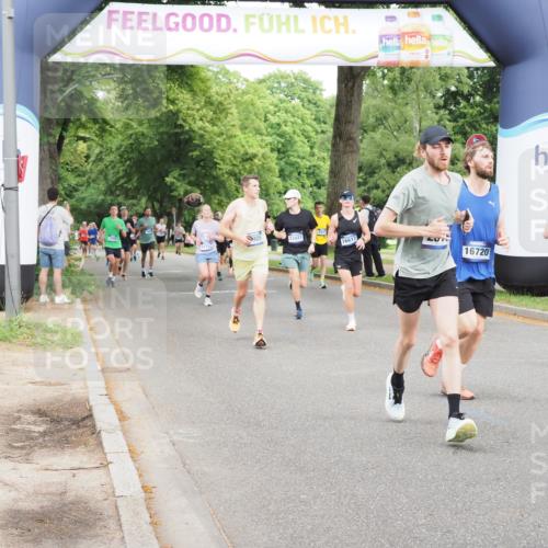29.06.2025 - hella hamburg halbmarathon MichiJ http://msf.ph/oto/8284074 29.06.2025 10:32:32 Zwischen KM18-KM19 1220, 1468, 1782, 1941, 2365, 2402, 2707, 2816, 3021, 5231, 5476, 5624, 6991, 7322, 8871, 9444, 9633, 12657, 13975, 15280, 16617, 16720, 16893, 17097, 17120, 17406, 17729, 17977, 18107, 18437, 18464, 18560, 18691, 19207, 19210 meine-sportfotos.de