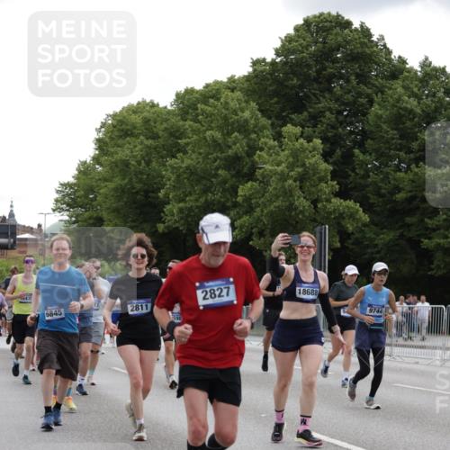 29.06.2025 - hella hamburg halbmarathon Jannik Wohlers http://msf.ph/oto/8284079 29.06.2025 10:35:27 Lombardsbrücke 1036, 1108, 1183, 1336, 1730, 2352, 2425, 2811, 2827, 3243, 3401, 3598, 3990, 4413, 4798, 4902, 6021, 6845, 7304, 8333, 8947, 9432, 9744, 9803, 9806, 9819, 10047, 10119, 10567, 11187, 11198, 11979, 12097, 12342, 12408, 12430, 12869, 13318, 13492, 13899, 14402, 14684, 15281, 15612, 15827, 15830, 16487, 16570, 16571, 17289, 17635, 17817, 17996, 18524, 18541, 18570, 18688 meine-sportfotos.de